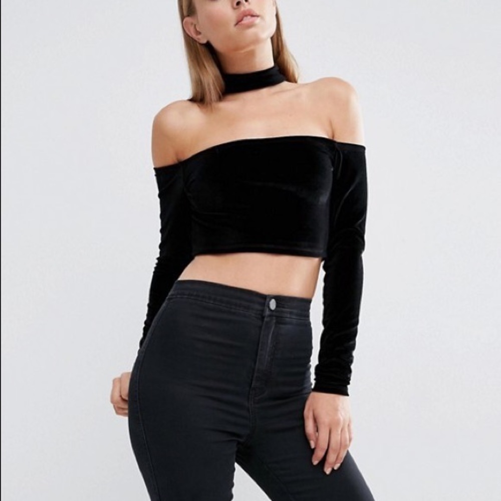 Off shoulder velvet crop top with choker